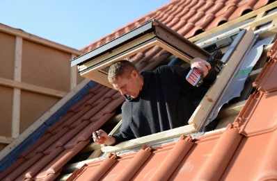 Pose de fenêtres de toit Velux à Nant-le-Petit